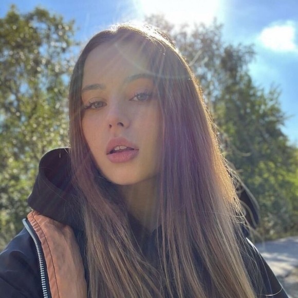 anika_kin44